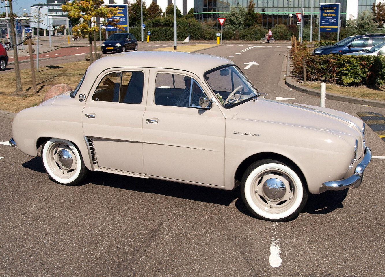 Renault Dauphine technical specifications and fuel economy